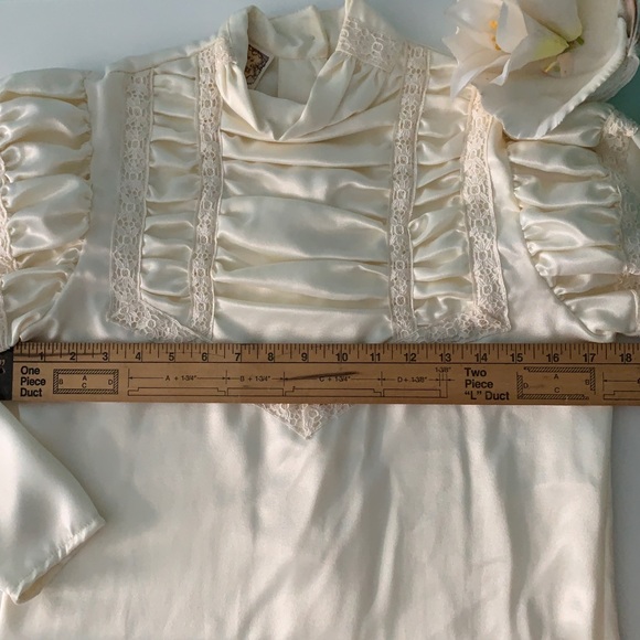 SOLD Jessica’s Gunnies- Gunne Sax Satin Blouse - Picture 5 of 8